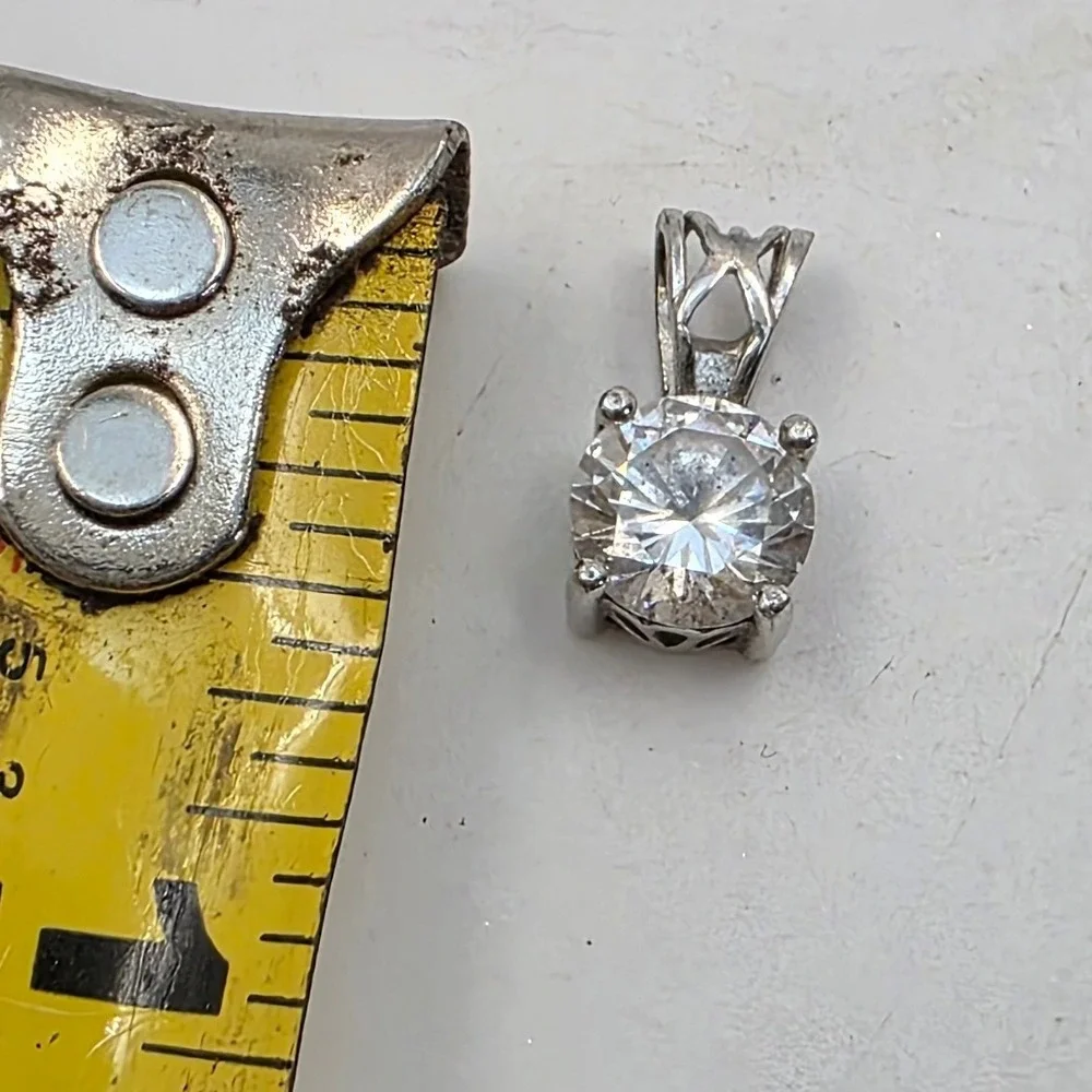 925 Sterling Silver Cubic Zirconia Round Solitaire Pendant Lattice Bail 1g